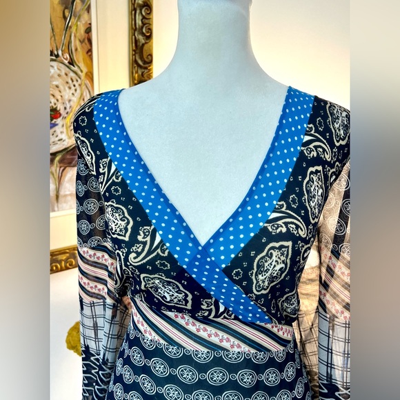 W Flattering Unique Patterned Blouse Size 14 - Picture 2 of 9